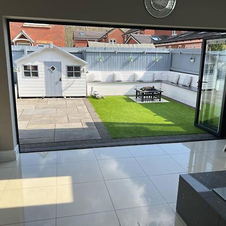 Stunning Home In Astley Tyldesley Exterior foto