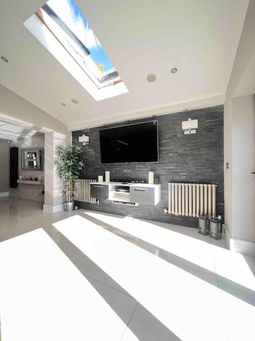 Stunning Home In Astley Tyldesley Exterior foto