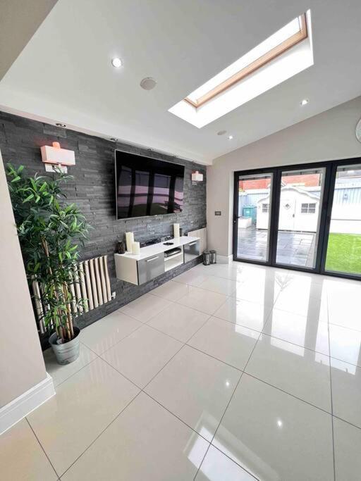 Stunning Home In Astley Tyldesley Exterior foto