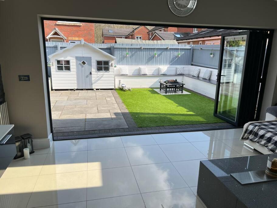 Stunning Home In Astley Tyldesley Exterior foto