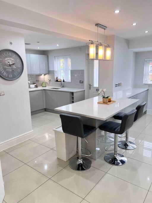 Stunning Home In Astley Tyldesley Exterior foto